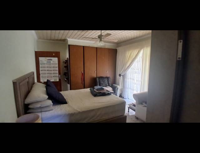 3 BEDROOM FREEHOLD FOR SALE IN SUNNYRIDGE